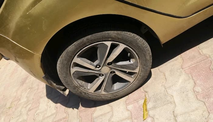 2022 Tata ALTROZ XZ PETROL, Petrol, Manual, 34,233 km, tyre