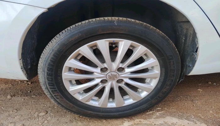 2014 Maruti Ciaz VXI+AT, Petrol, Automatic, 1,71,385 km, tyre