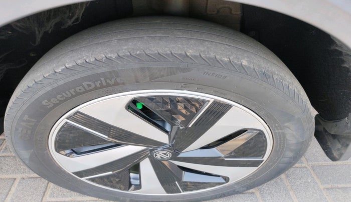 2023 MG ZS EV EXCLUSIVE, Electric, Automatic, 42,655 km, tyre