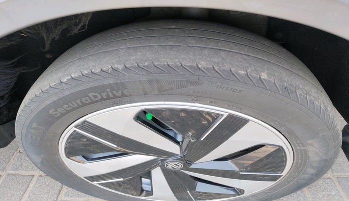 2023 MG ZS EV EXCLUSIVE, Electric, Automatic, 42,655 km, tyre