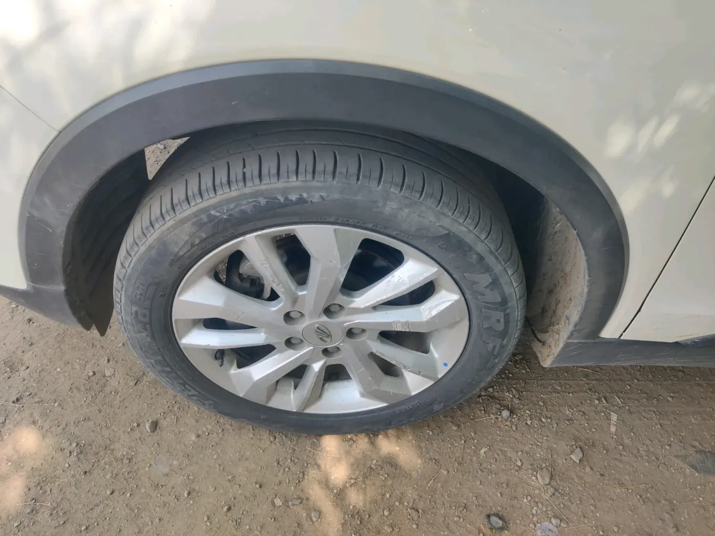 2019 Mahindra XUV300 W8 1.5 DIESEL, Diesel, Manual, 1,36,867 km, tyre