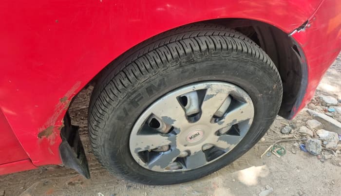 2011 Hyundai i10 ERA 1.1, CNG, Manual, 93,039 km, tyre