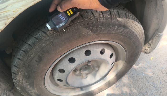 2017 Maruti Dzire VDI, Diesel, Manual, 1,00,673 km, tyre