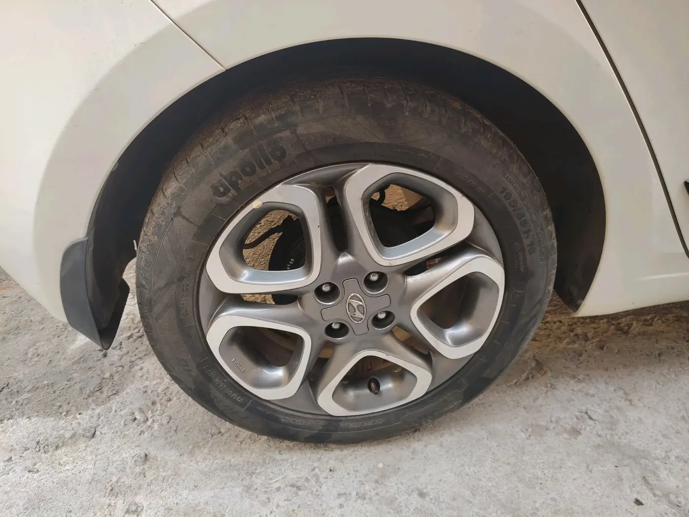 2019 Hyundai Elite i20 ASTA (O) CVT, Petrol, Automatic, 24,350 km, tyre