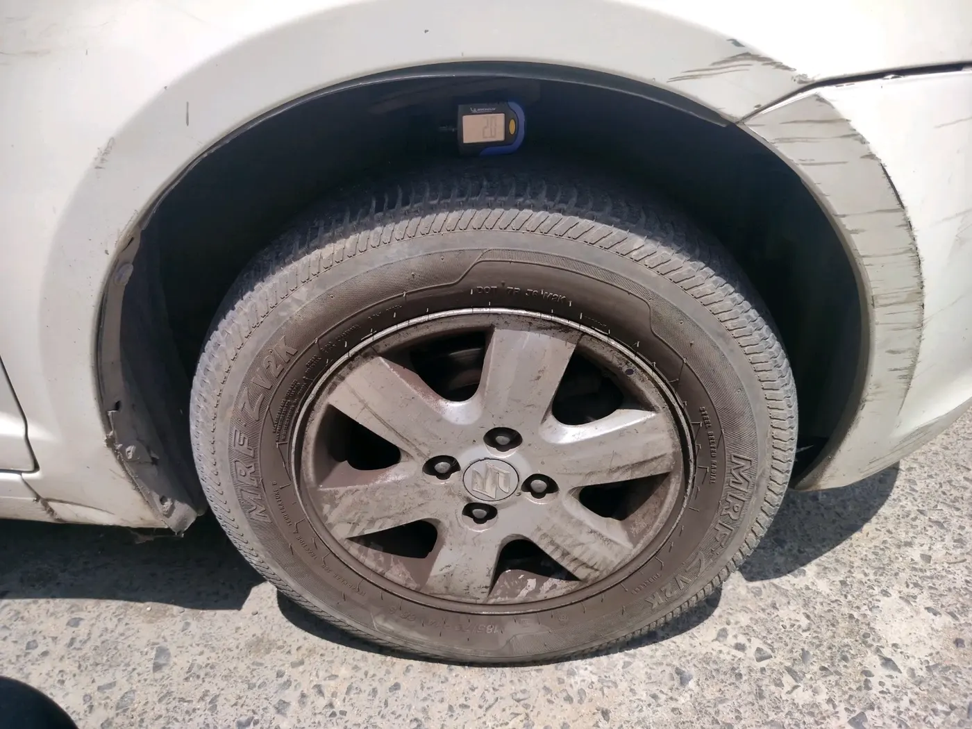 2011 Maruti Swift Dzire ZXI, CNG, Manual, 1,12,963 km, tyre