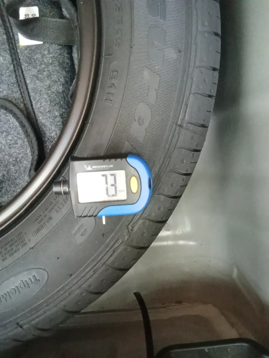 2025 KIA SONET HTK (O) 1.2 Petrol MT, Petrol, Manual, 8,558 km, tyre
