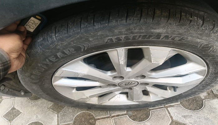 2020 Mahindra XUV300 W8 1.5 DIESEL, Diesel, Manual, 1,39,920 km, tyre