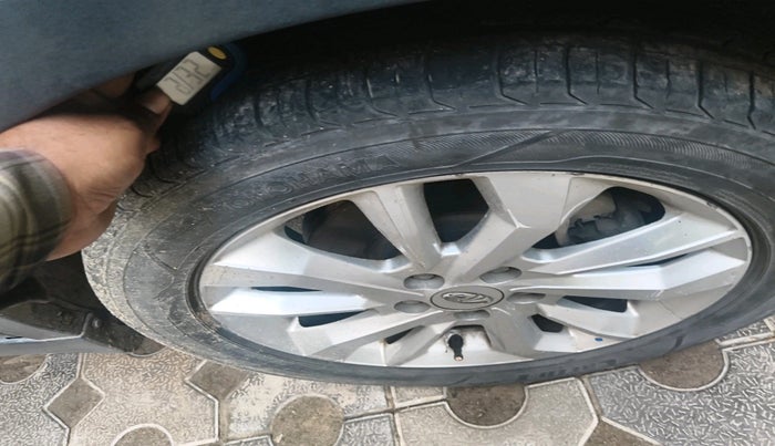 2020 Mahindra XUV300 W8 1.5 DIESEL, Diesel, Manual, 1,39,920 km, tyre