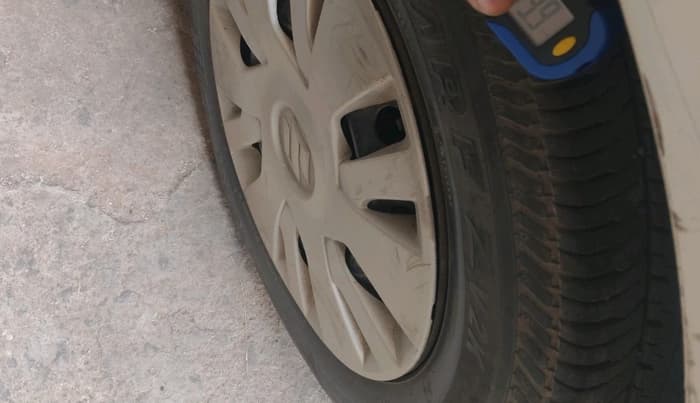 2012 Maruti Swift VXI, Petrol, Manual, 40,749 km, tyre