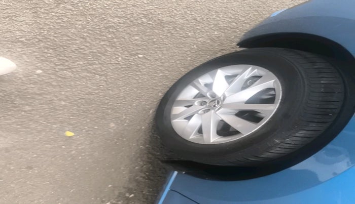 2023 Skoda SLAVIA Ambition 1.5L TSI, Petrol, Manual, 7,317 km, tyre
