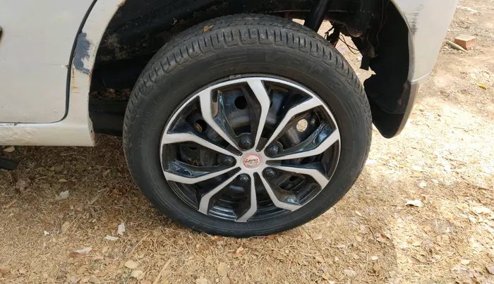 2010 Maruti Wagon R 1.0 VXI, Petrol, Manual, 1,80,259 km, tyre