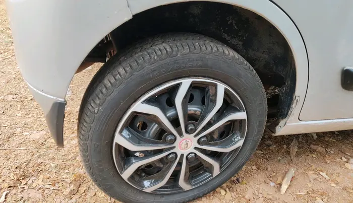 2010 Maruti Wagon R 1.0 VXI, Petrol, Manual, 1,80,259 km, tyre