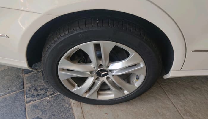 2009 Mercedes Benz E Class E 350 AVANTGARDE, Diesel, Automatic, 1,37,931 km, tyre
