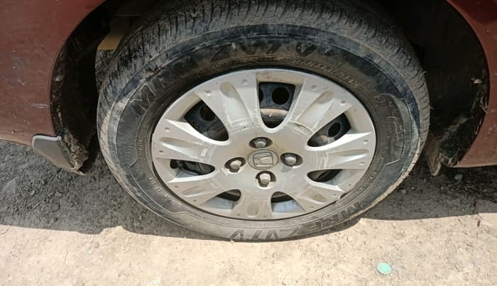 2014 Honda Amaze 1.2L I-VTEC S, Petrol, Manual, 1,98,617 km, tyre