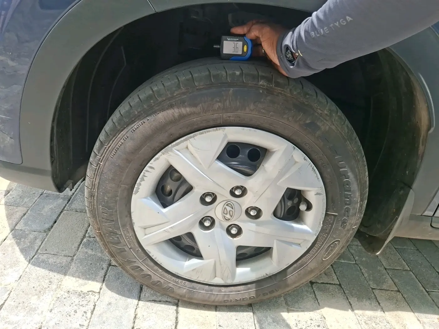 2021 Hyundai VENUE S+ 1.2, Petrol, Manual, 27,454 km, tyre