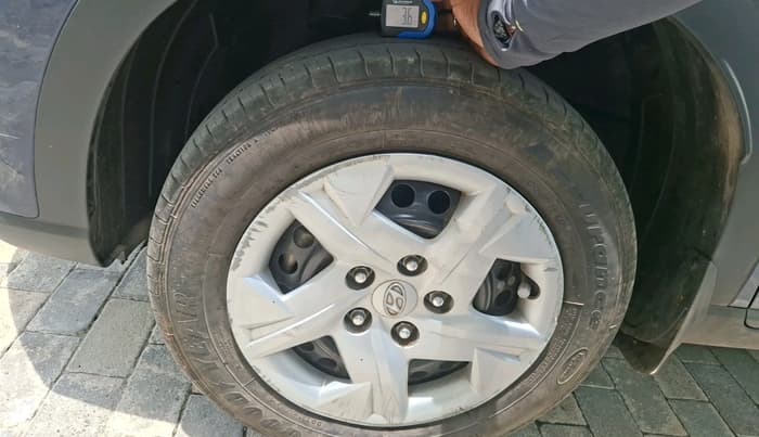 2021 Hyundai VENUE S+ 1.2, Petrol, Manual, 27,454 km, tyre