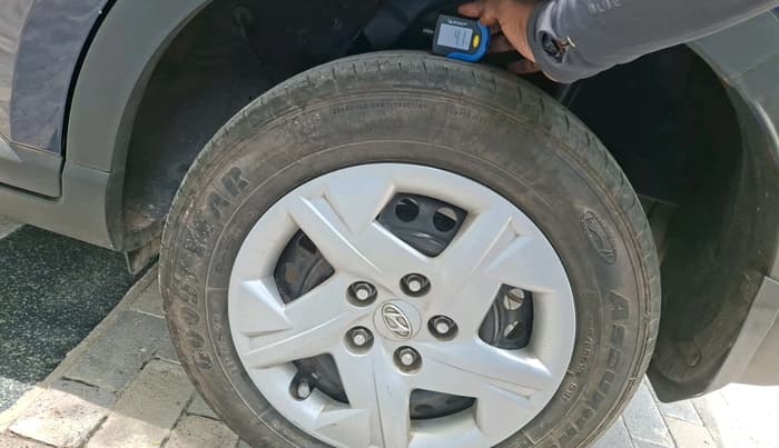 2021 Hyundai VENUE S+ 1.2, Petrol, Manual, 27,454 km, tyre