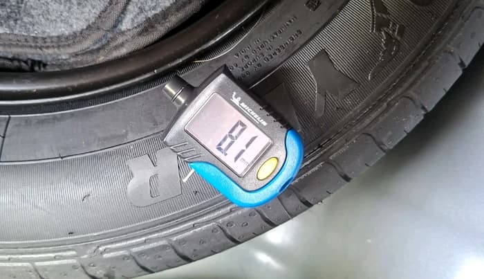 2021 Hyundai VENUE S+ 1.2, Petrol, Manual, 27,454 km, tyre