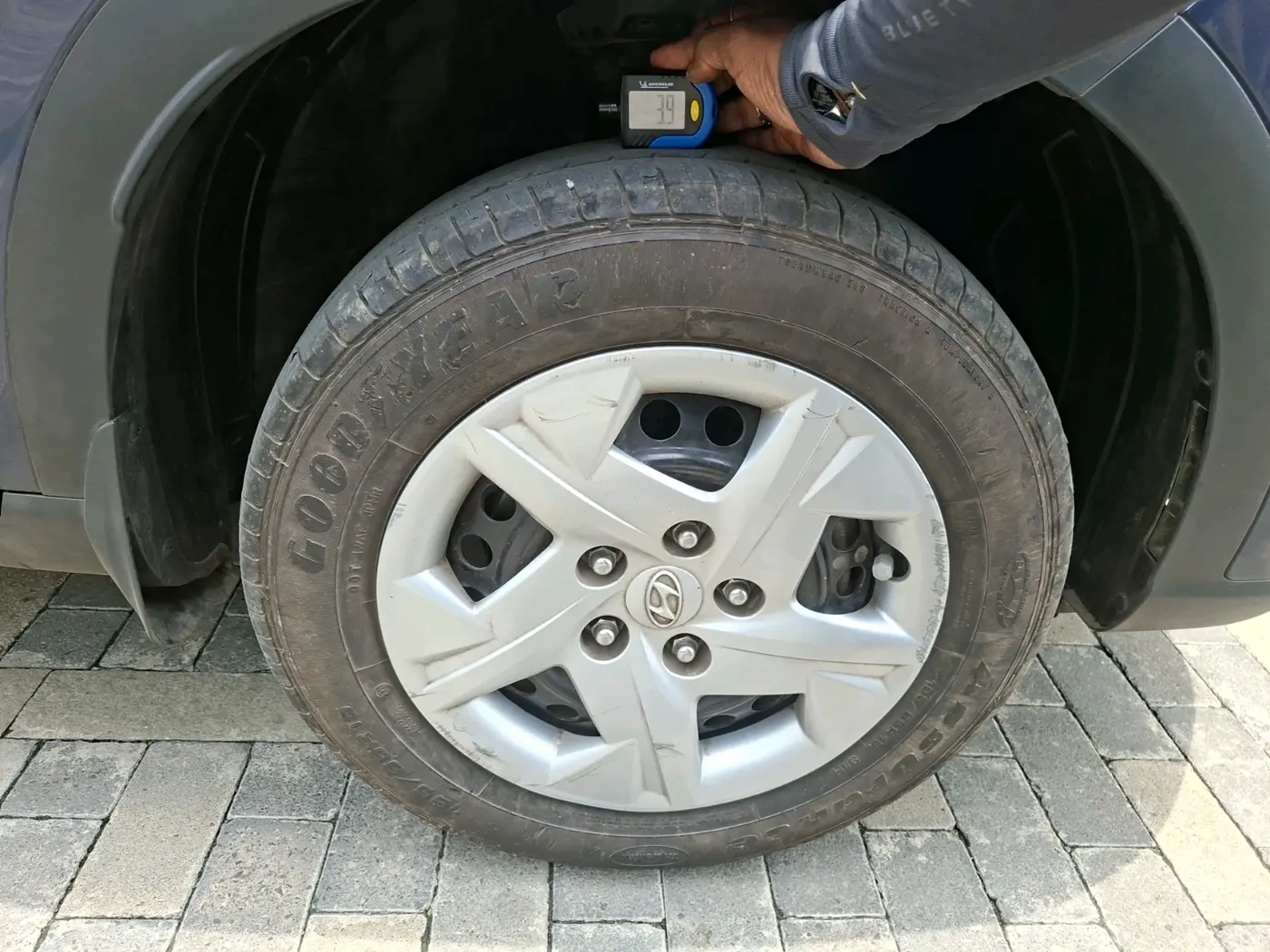 2021 Hyundai VENUE S+ 1.2, Petrol, Manual, 27,454 km, tyre