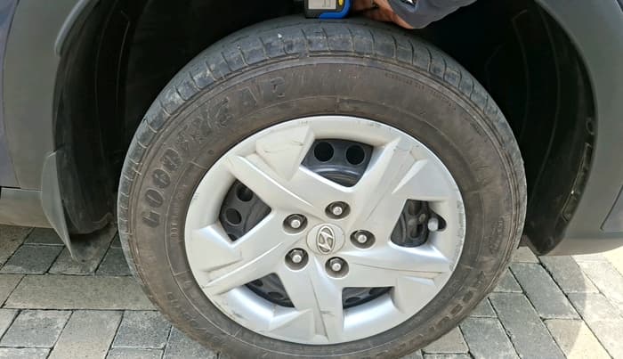 2021 Hyundai VENUE S+ 1.2, Petrol, Manual, 27,454 km, tyre