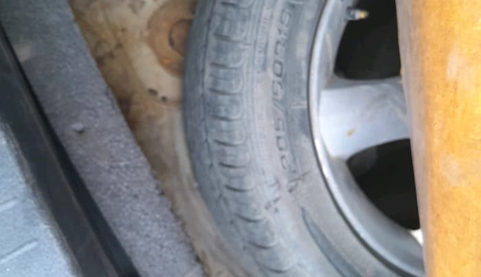 2011 Maruti SX4 VXI CNG, Petrol, Manual, 1,69,998 km, tyre