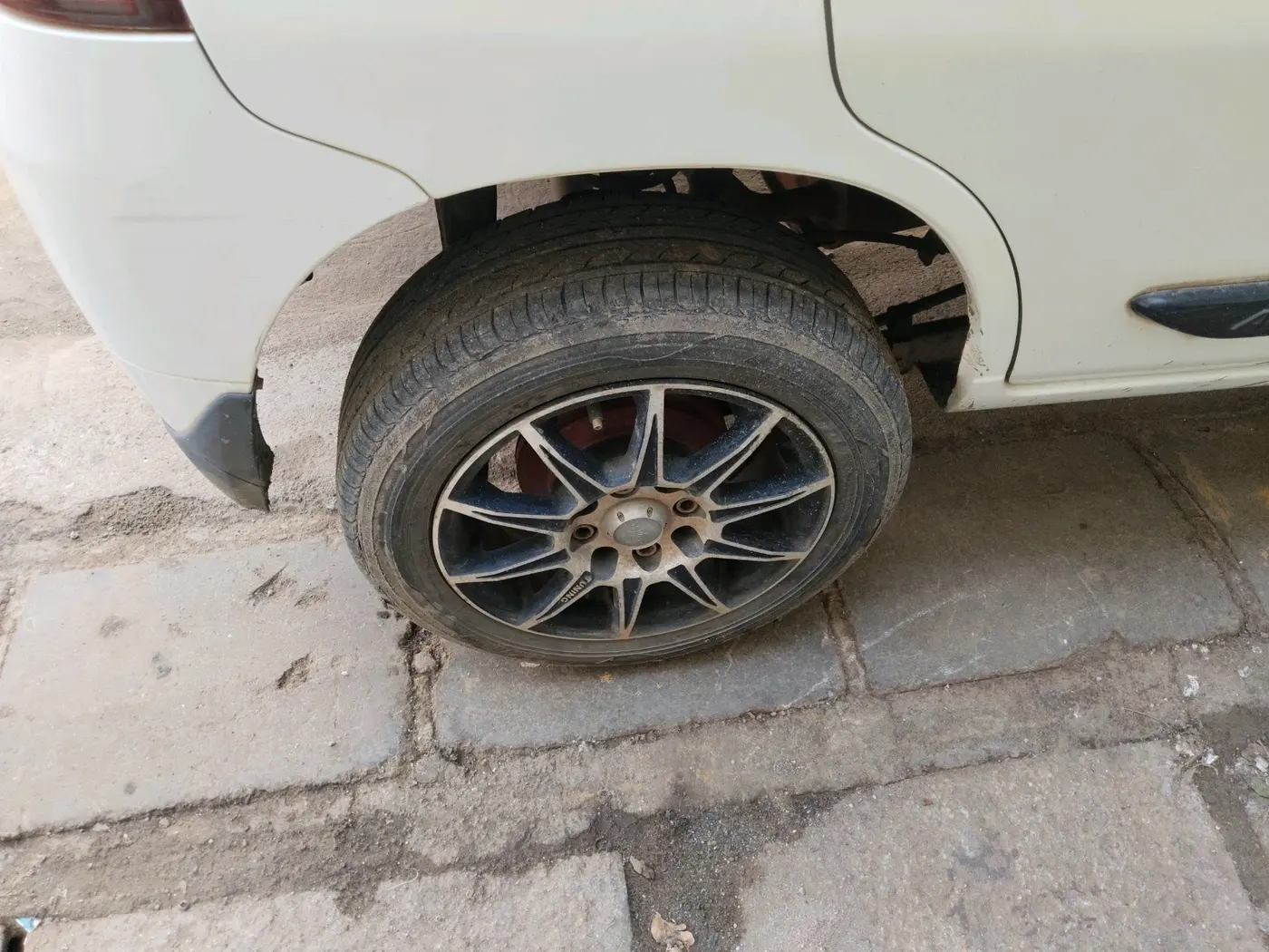 2014 Maruti Alto K10 VXI, Petrol, Manual, 65,745 km, tyre