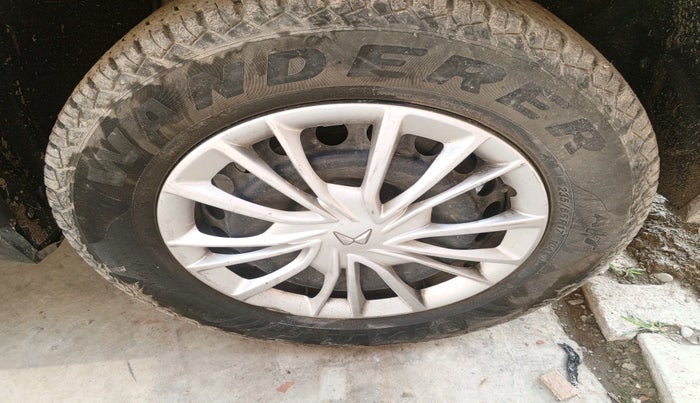 2022 Mahindra XUV700 AX 3 P MT 5 STR, Petrol, Manual, 62,532 km, tyre
