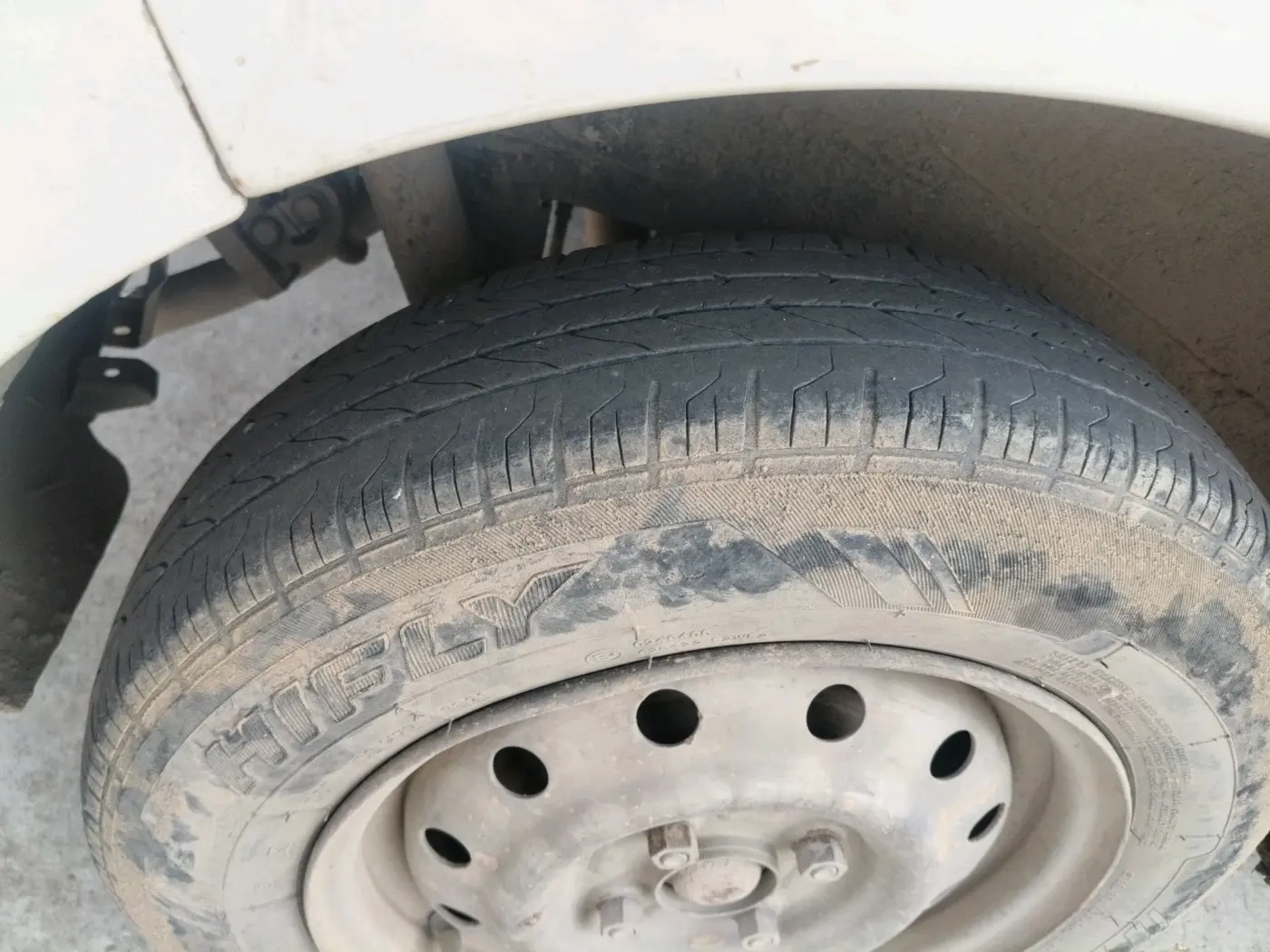 2013 Maruti Wagon R 1.0 VXI, CNG, Manual, 1,13,379 km, tyre