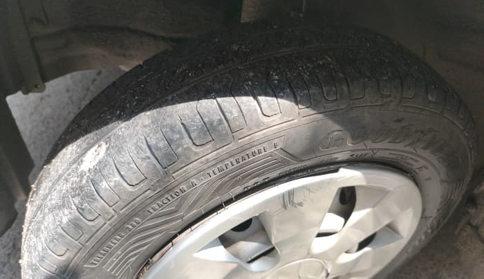 2015 Maruti Wagon R 1.0 LXI CNG, CNG, Manual, 94,596 km, tyre