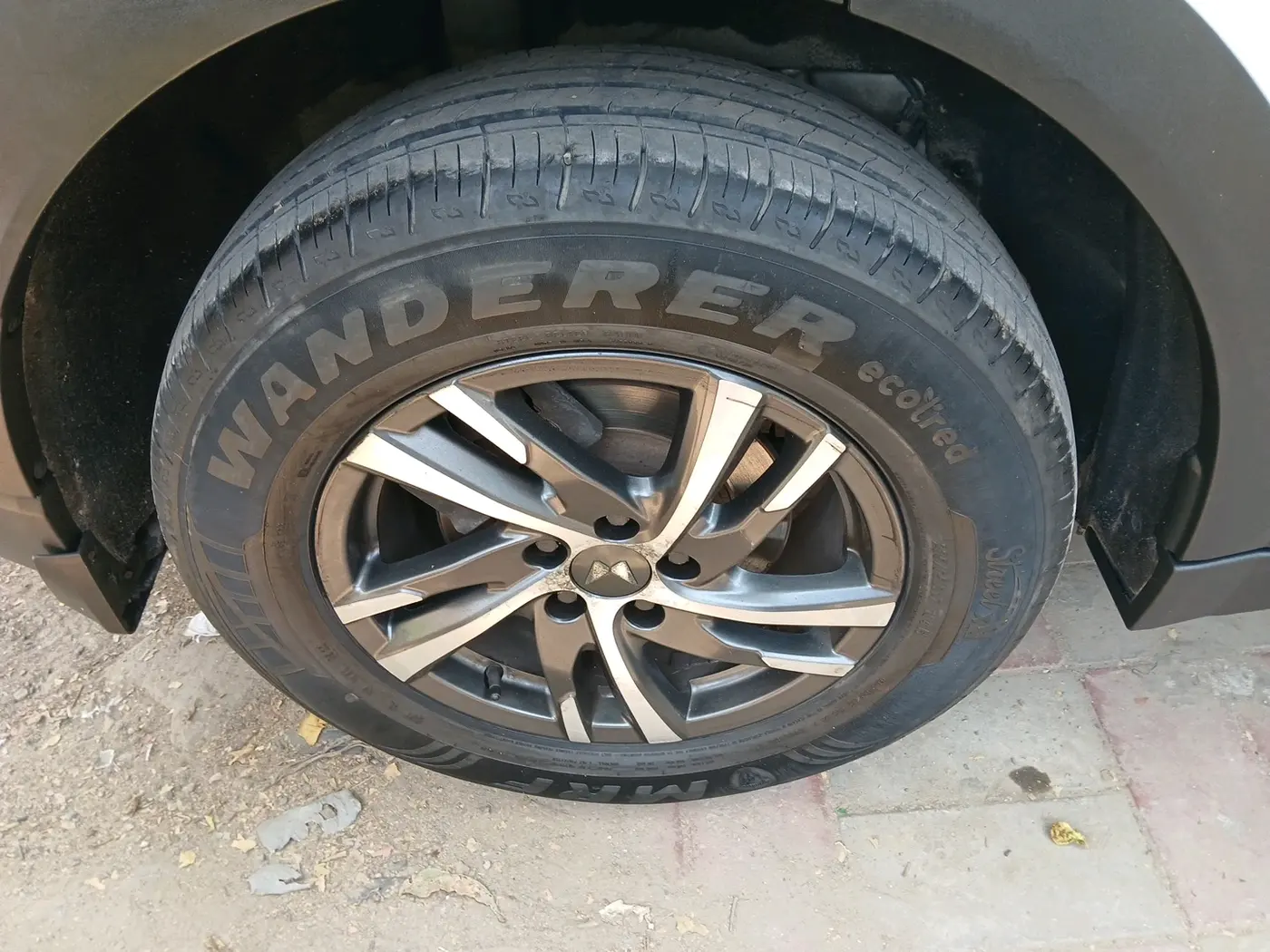 2022 Mahindra XUV700 AX 5 P MT 7 STR, Petrol, Manual, 38,616 km, tyre
