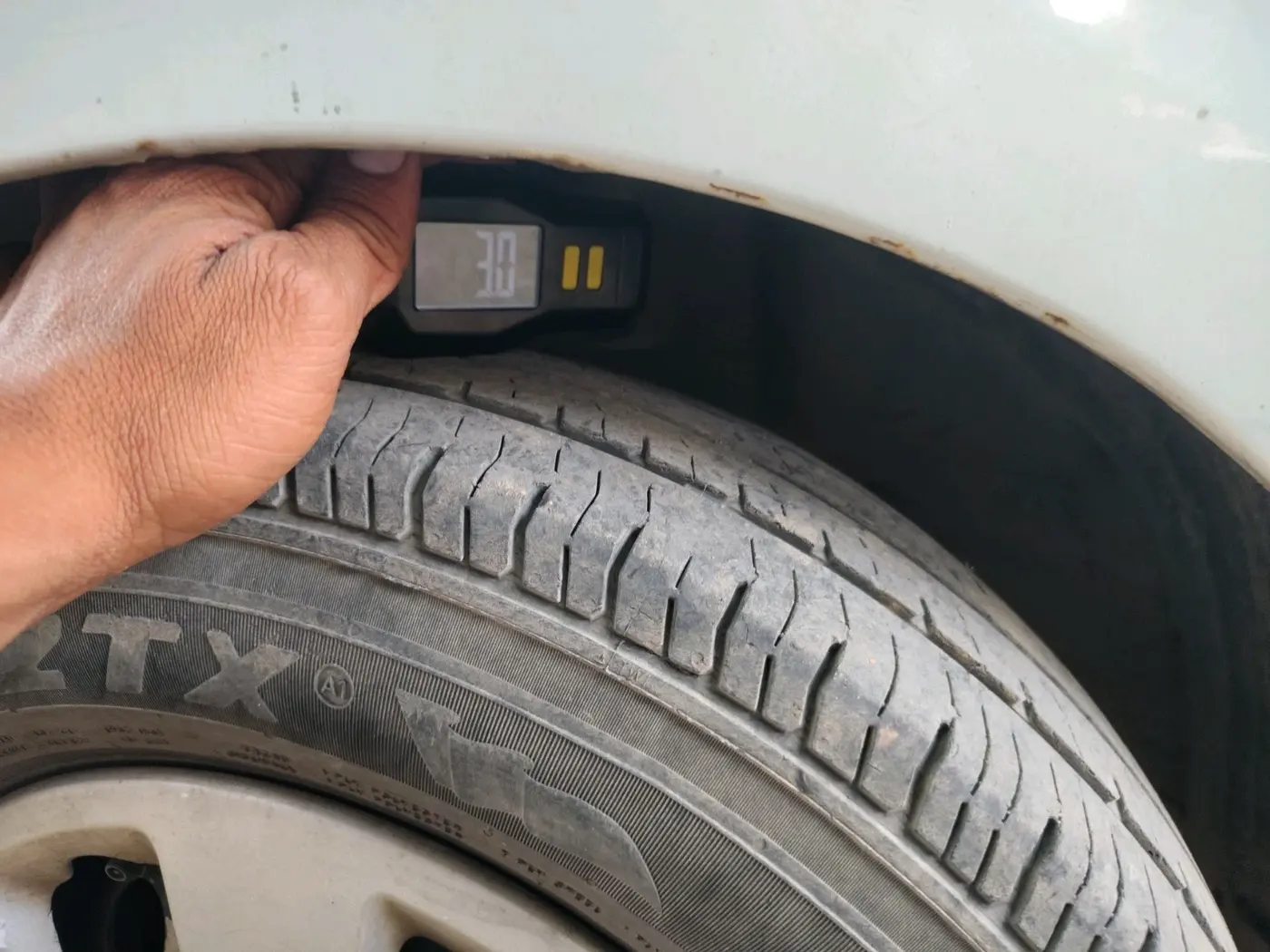 2012 Hyundai i10 ERA 1.1, CNG, Manual, 1,14,015 km, tyre