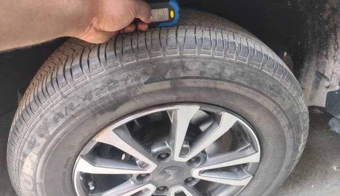 2022 Mahindra SCORPIO-N Z4 PETROL AT 7 STR, Petrol, Automatic, 33,135 km, tyre