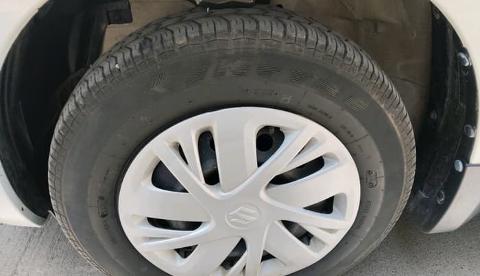 2017 Maruti Swift VXI O, Petrol, Manual, 12,381 km, tyre