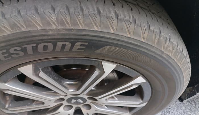 2023 Mahindra XUV700 AX 7 LUXURY D AT 7 STR, Diesel, Automatic, 44,992 km, tyre