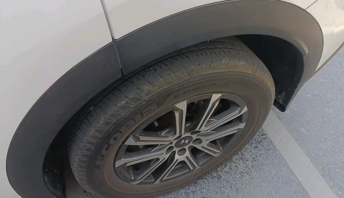 2023 Mahindra XUV700 AX 7 LUXURY D AT 7 STR, Diesel, Automatic, 44,992 km, tyre
