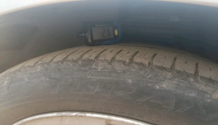 2007 BMW 3 Series 320D, Diesel, Automatic, 1,01,695 km, tyre