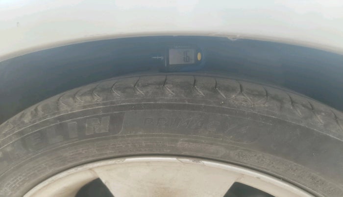 2007 BMW 3 Series 320D, Diesel, Automatic, 1,01,695 km, tyre