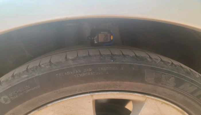 2007 BMW 3 Series 320D, Diesel, Automatic, 1,01,695 km, tyre