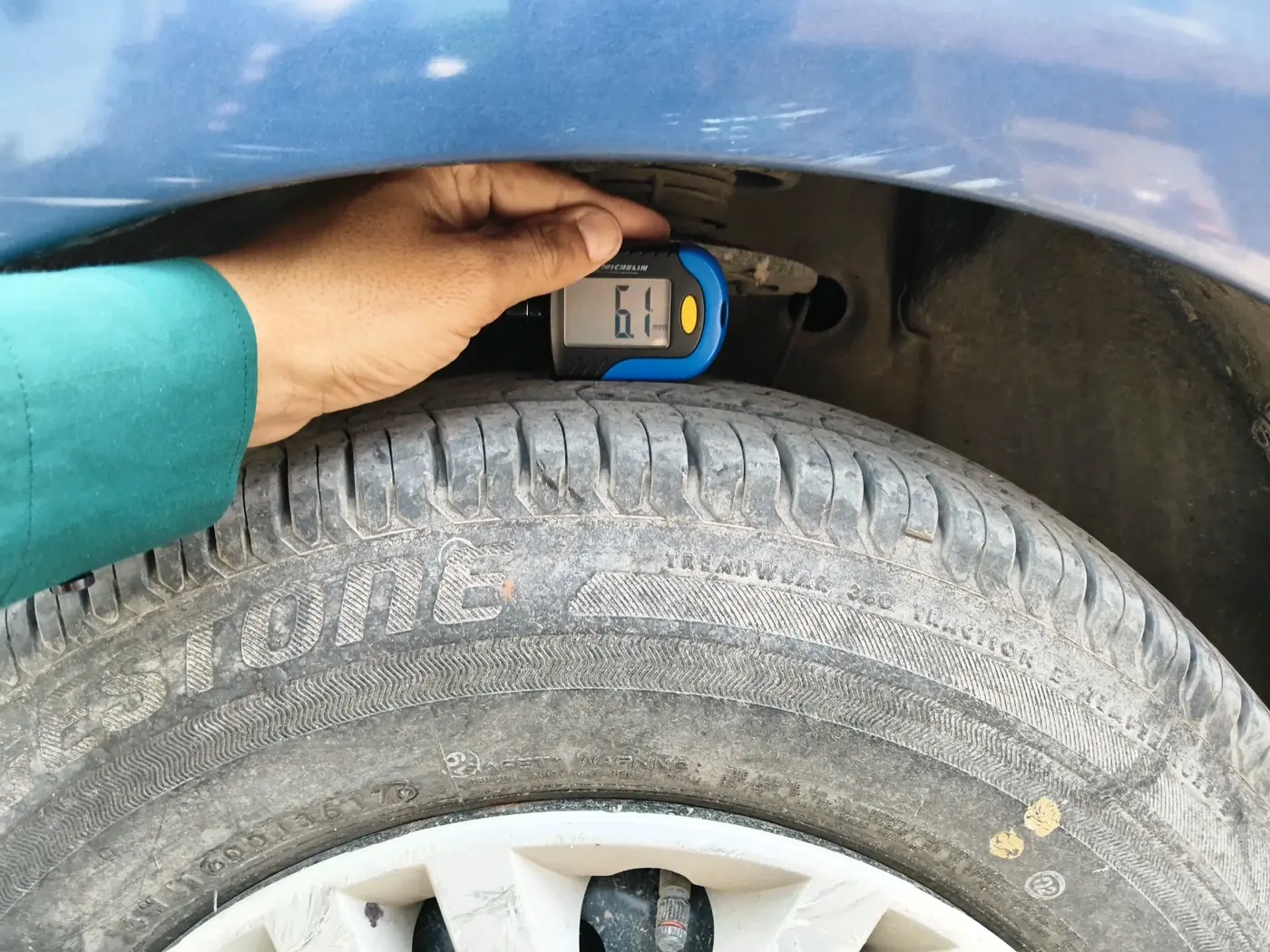 2017 Maruti Dzire VXI, Petrol, Manual, 19,300 km, tyre