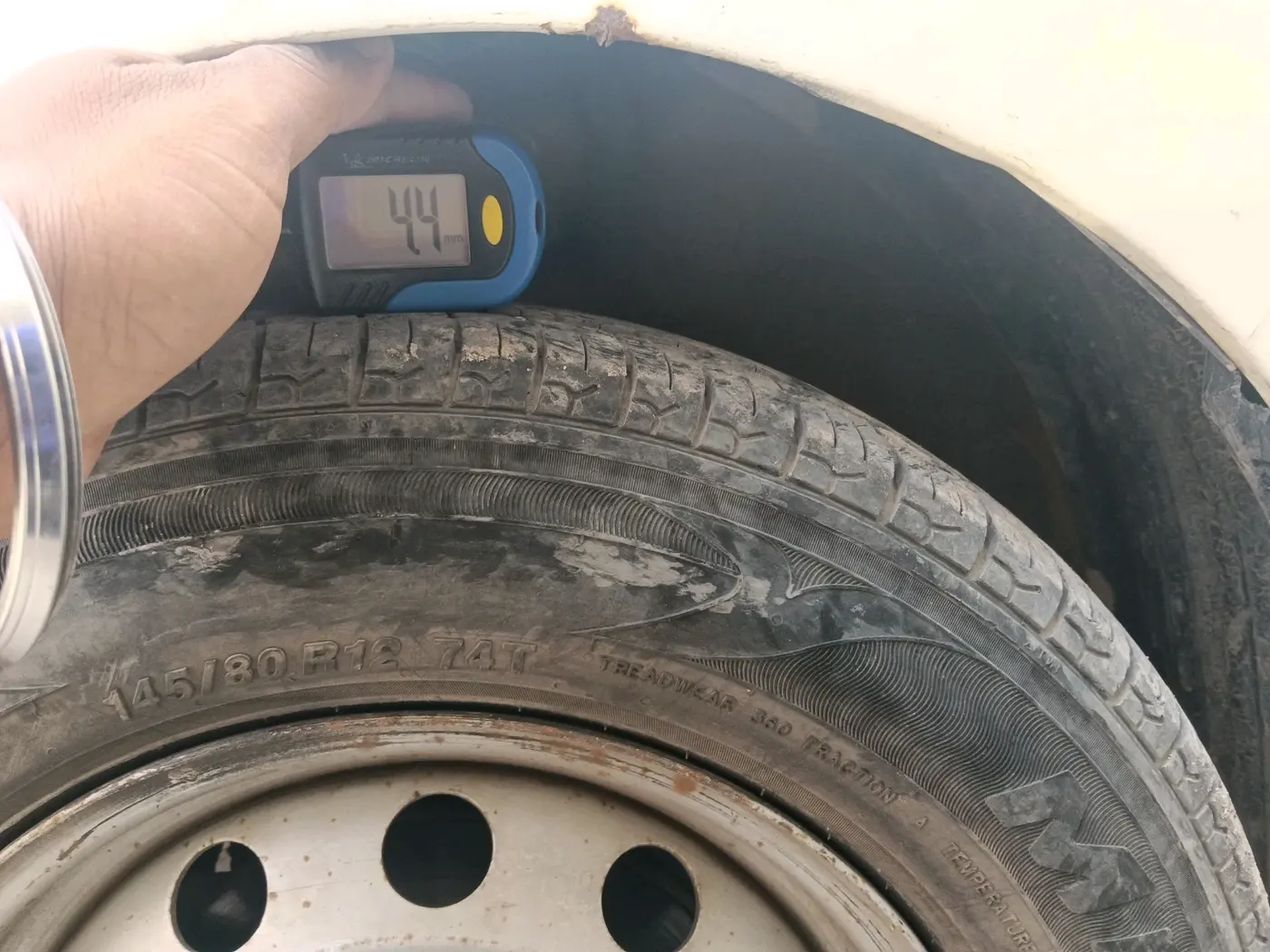 2014 Hyundai Eon ERA +, Petrol, Manual, 69,820 km, tyre