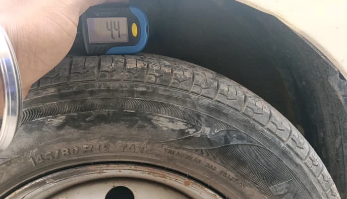 2014 Hyundai Eon ERA +, Petrol, Manual, 69,820 km, tyre