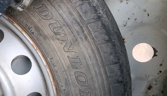 2014 Hyundai Eon ERA +, Petrol, Manual, 69,820 km, tyre
