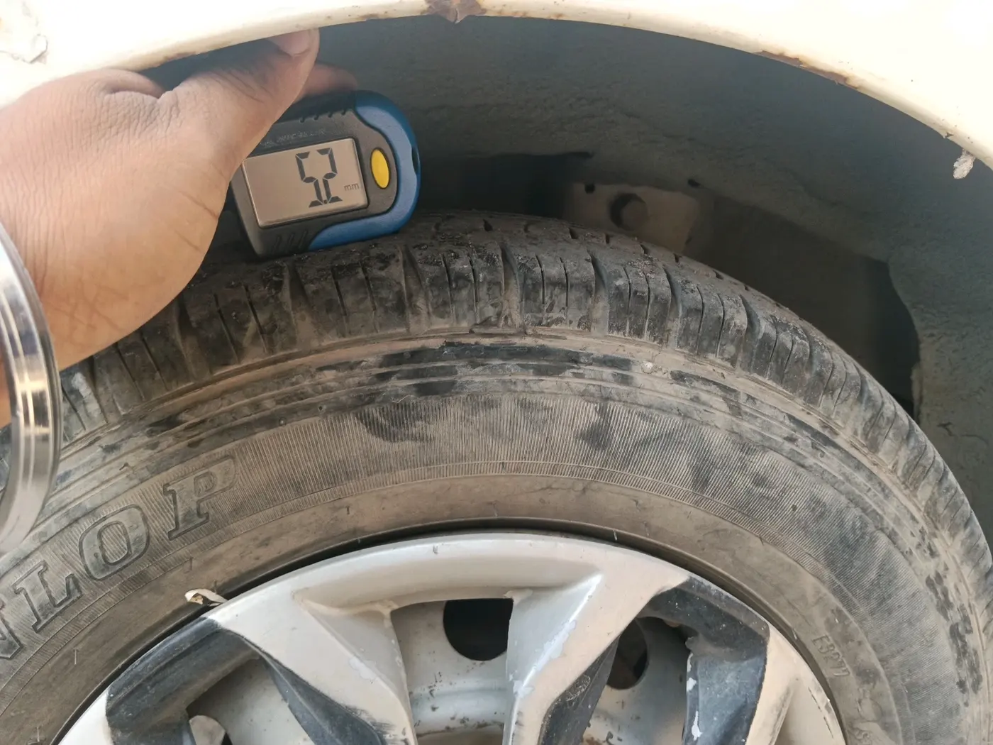 2014 Hyundai Eon ERA +, Petrol, Manual, 69,820 km, tyre