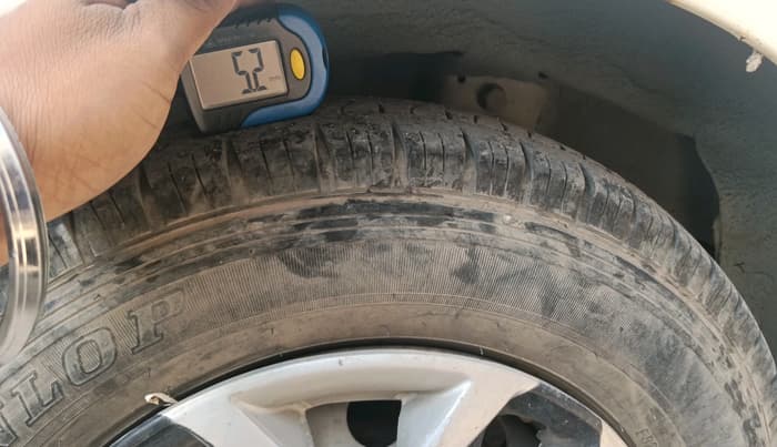 2014 Hyundai Eon ERA +, Petrol, Manual, 69,820 km, tyre
