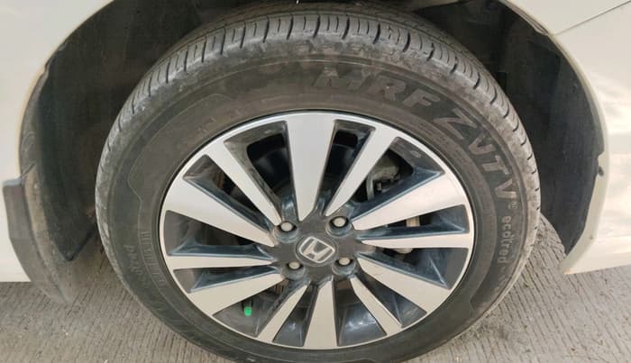 2024 Honda City 1.5L I-VTEC V, Petrol, Manual, 11,746 km, tyre