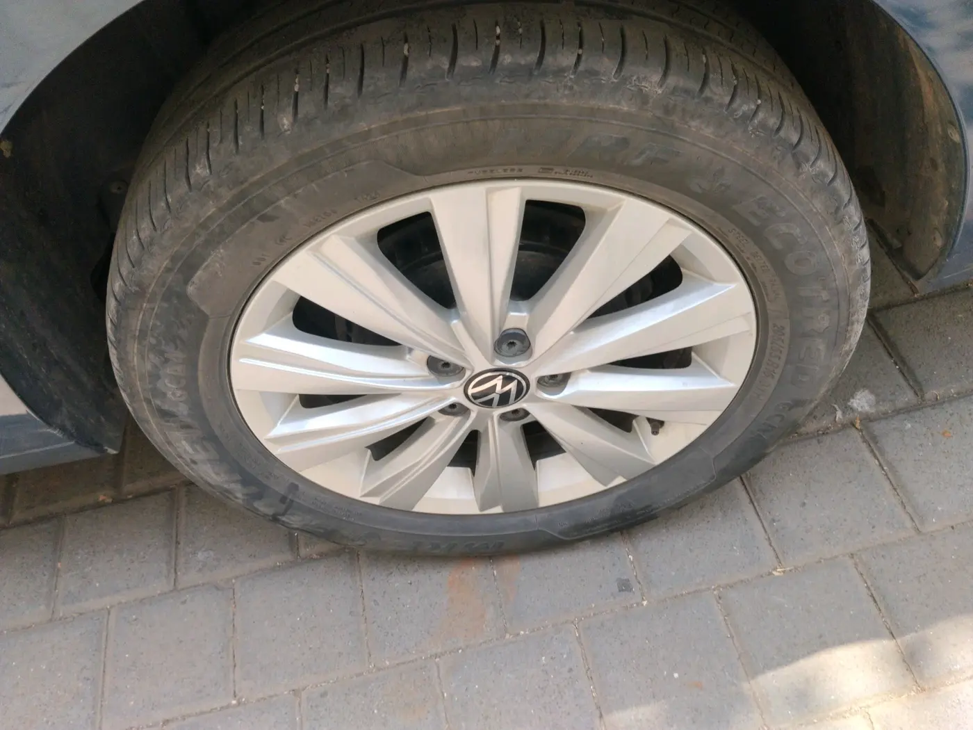 2024 Volkswagen VIRTUS HIGHLINE TSI 1.0 MT, Petrol, Manual, 24,000 km, tyre