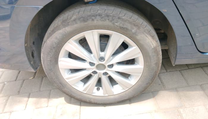 2024 Volkswagen VIRTUS HIGHLINE TSI 1.0 MT, Petrol, Manual, 24,000 km, tyre