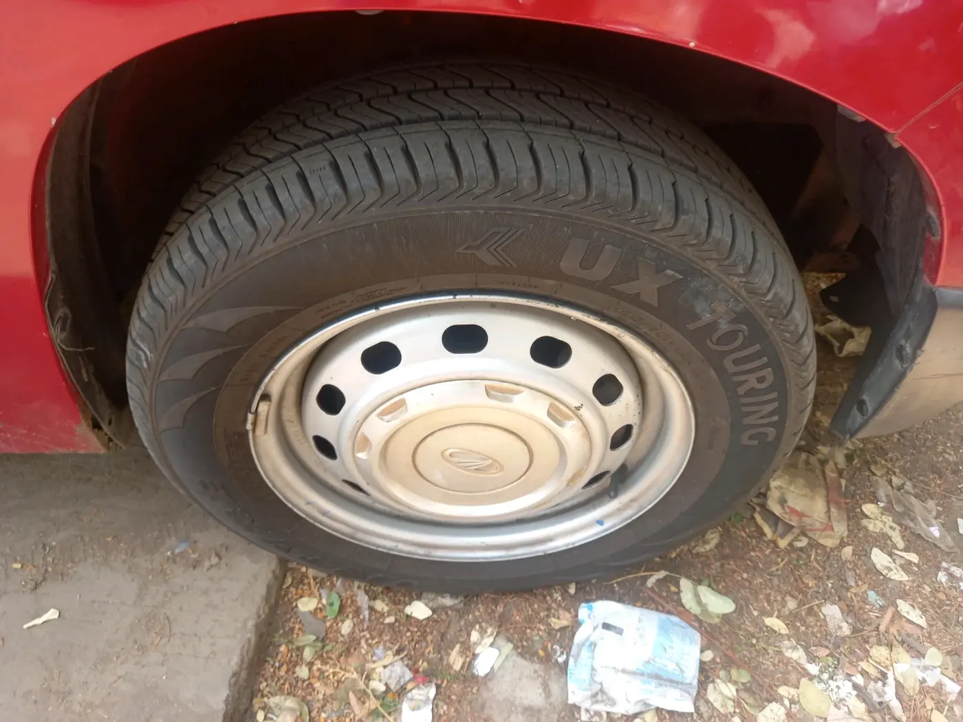 2016 Mahindra Kuv100 K2 PLUS 6 STR, Petrol, Manual, 53,000 km, tyre