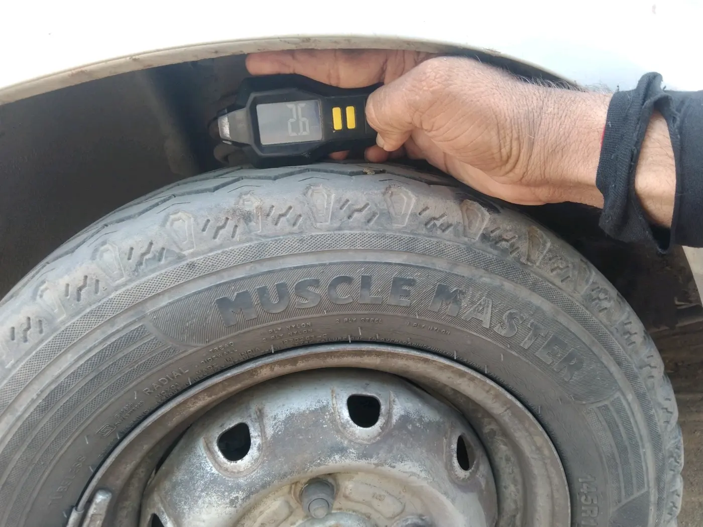2012 Maruti OMNI E STD, CNG, Manual, 51,000 km, tyre