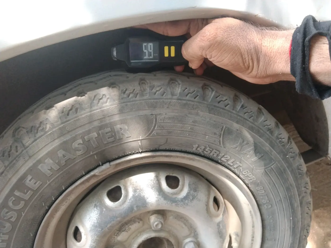 2012 Maruti OMNI E STD, CNG, Manual, 51,000 km, tyre